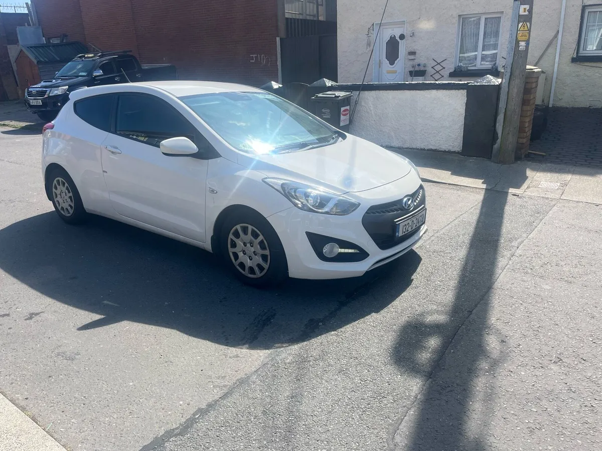 2013 Hyundai I30 Doe 10/25 - Image 1