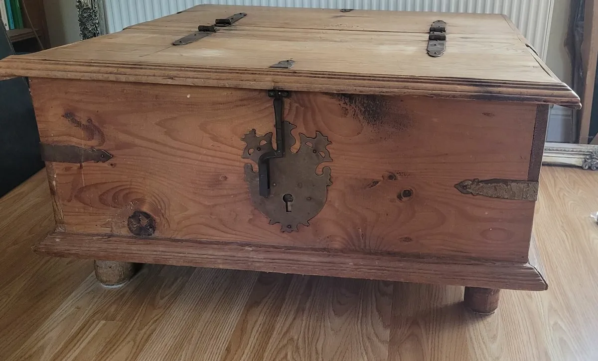 Coffee table - Image 1