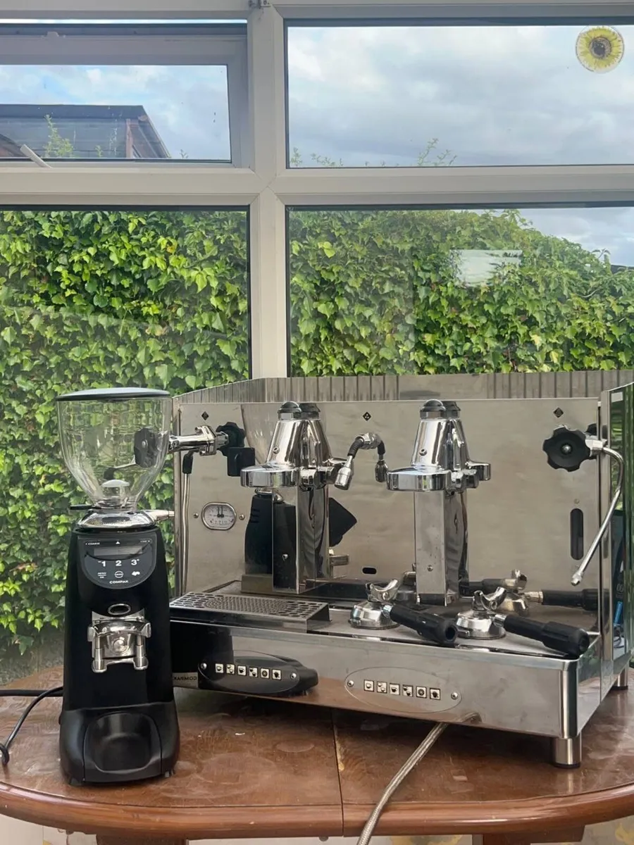 Coffee machine and grinder commercial. Fiorenzato - Image 1