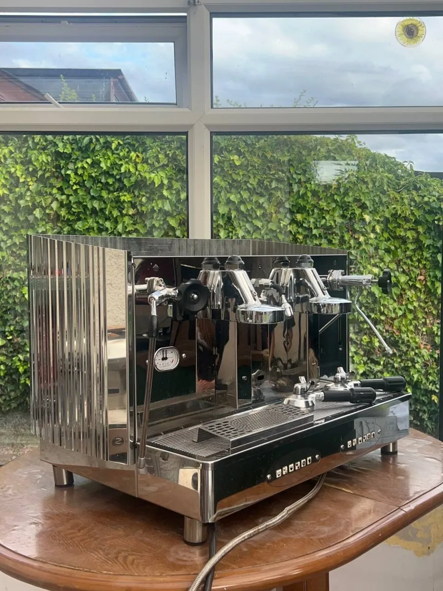 Coffee machine and grinder commercial. Fiorenzato - Image 2
