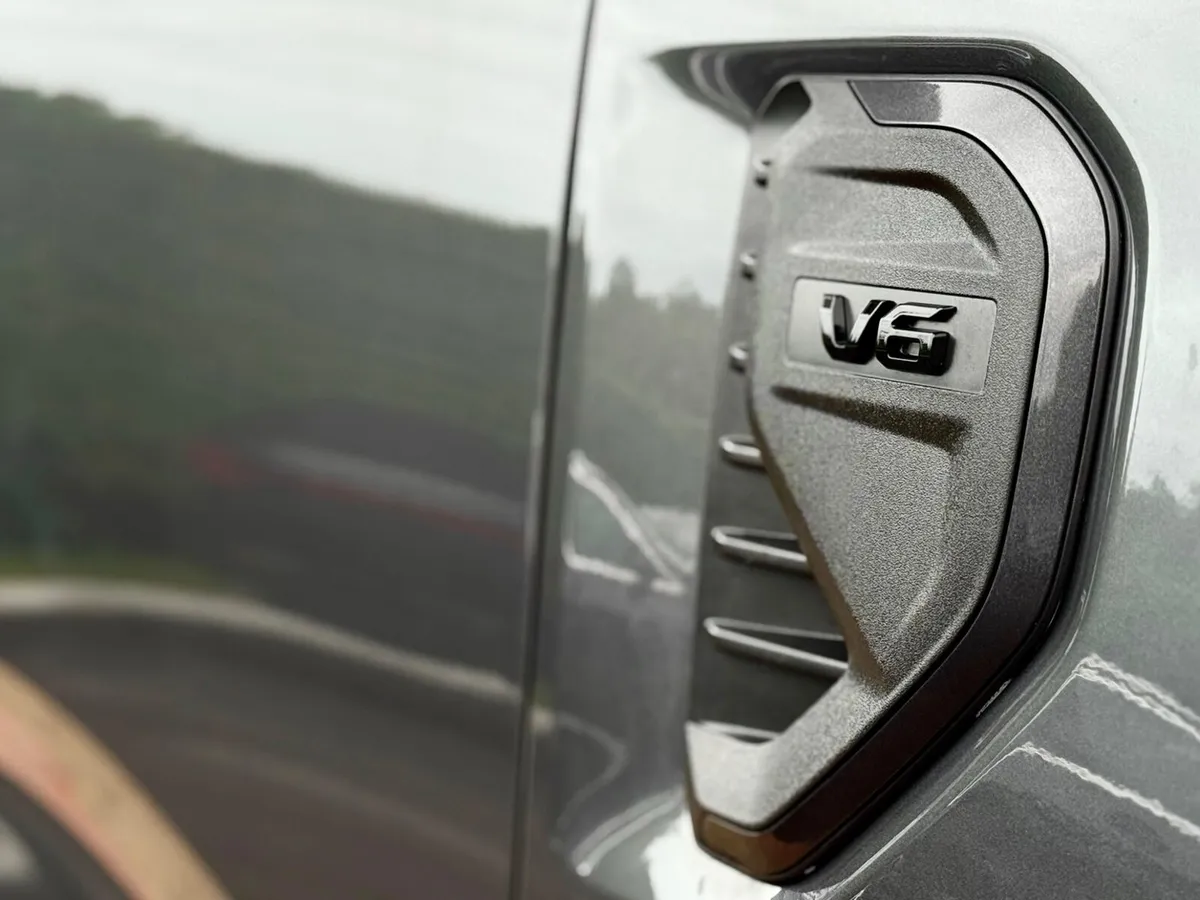 Ford Ranger 2025 3.0V6 DIESEL with vat - Image 4