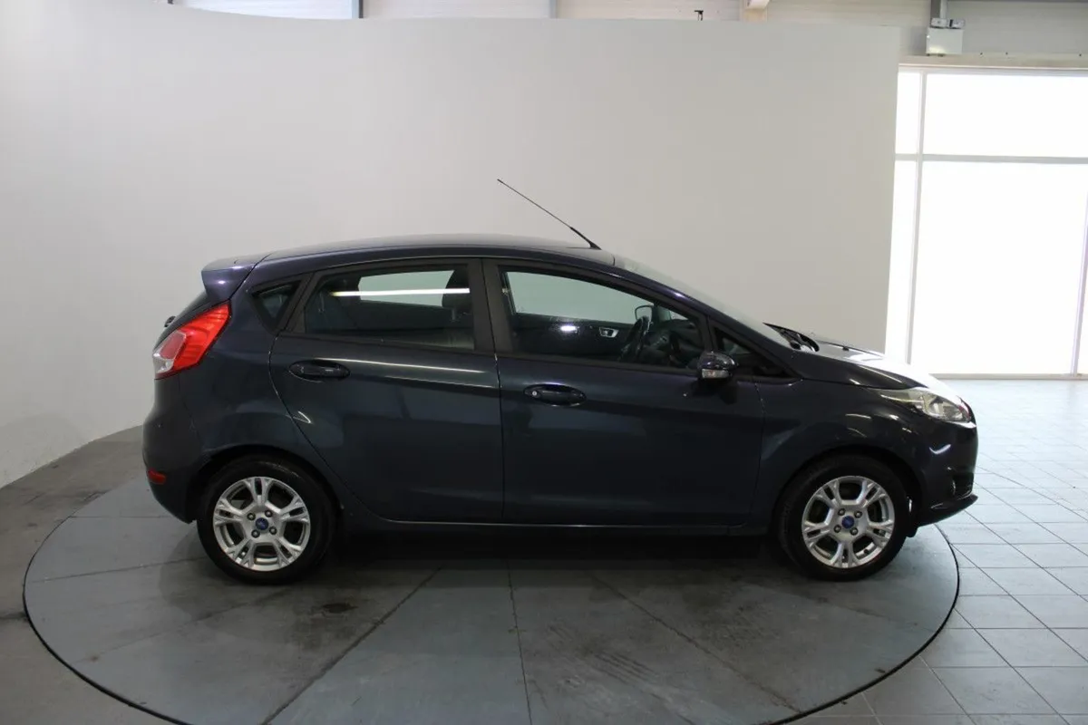 Ford Fiesta 1.0 Ecoboost 65ps S/S Zetec - Image 3