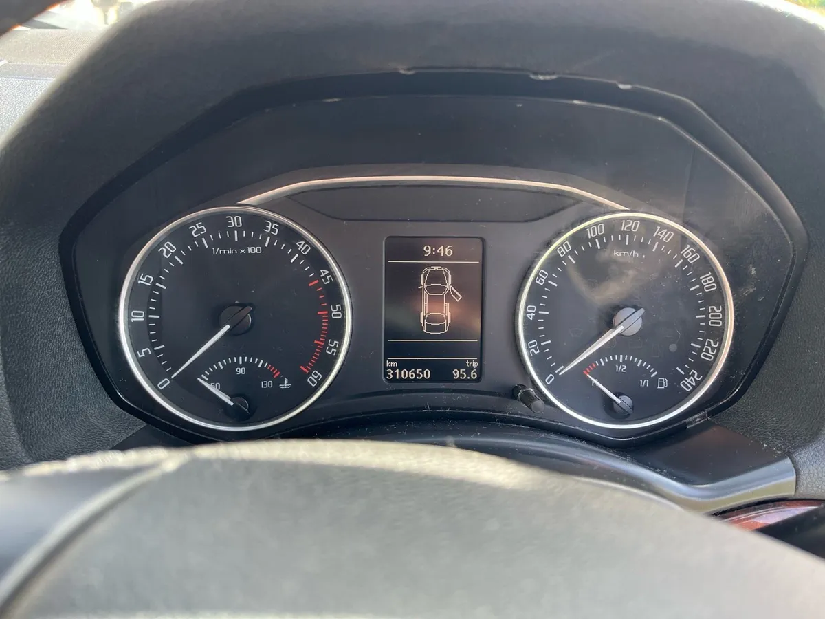 Car - Image 4