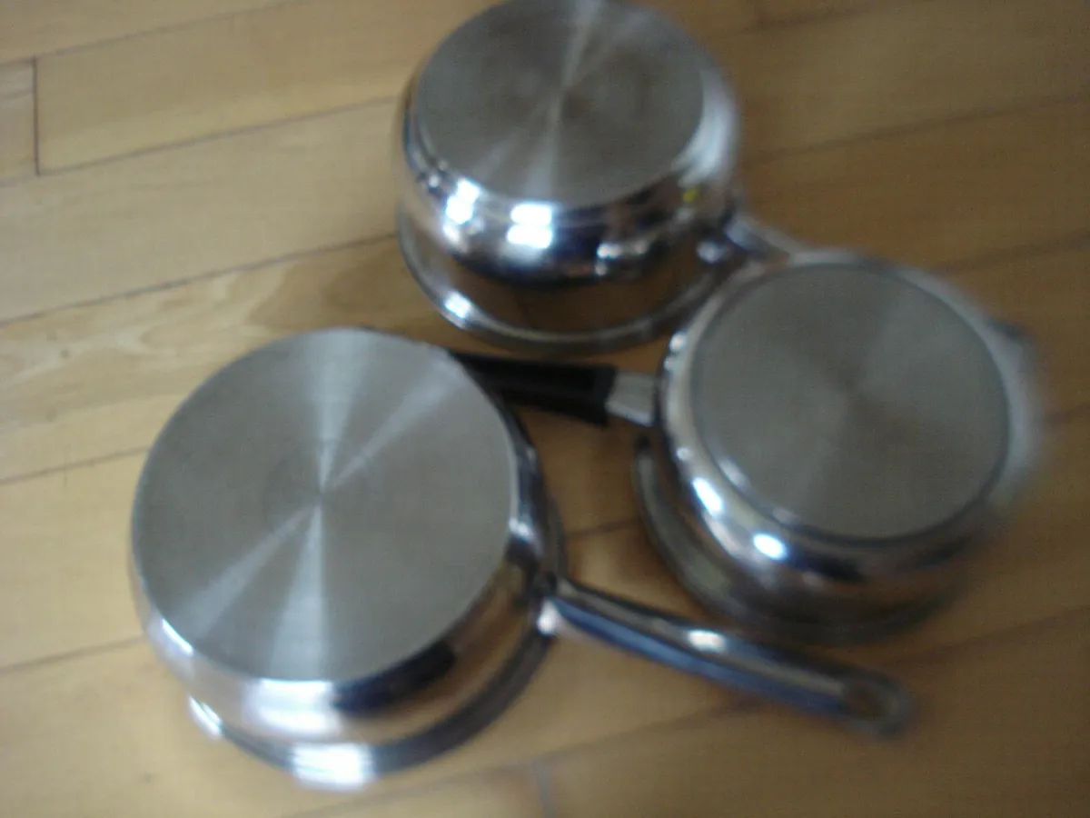 3 UNUSED STAINLESS STEEL COOKING POTS. - Image 1