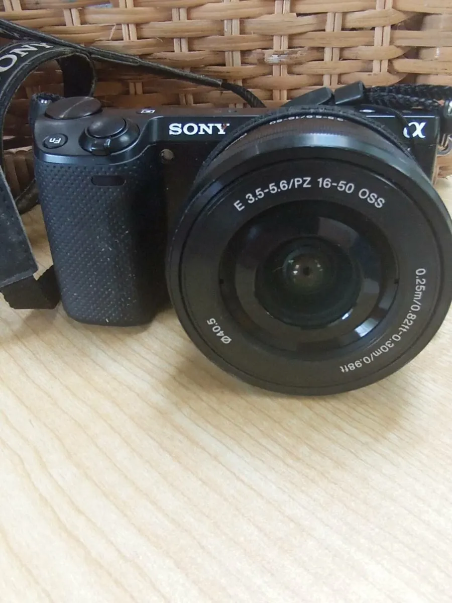 Sony NEX -5r camera - Image 1
