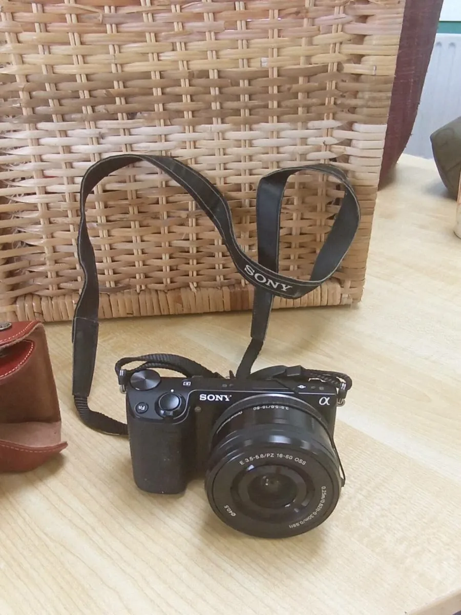 Sony NEX -5r camera - Image 2