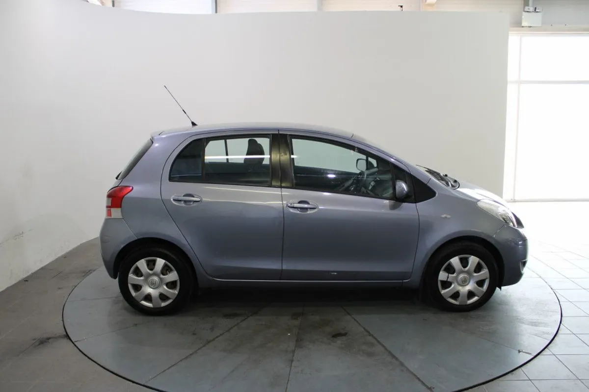 Toyota Yaris 1.33 Dual Vvt-i 3Dr Luna Automatic - Image 3