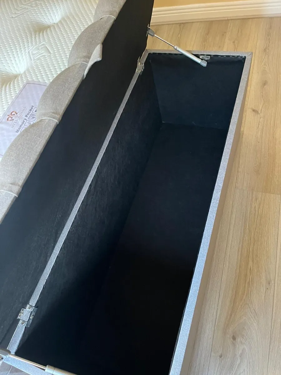 Double bed - Image 2