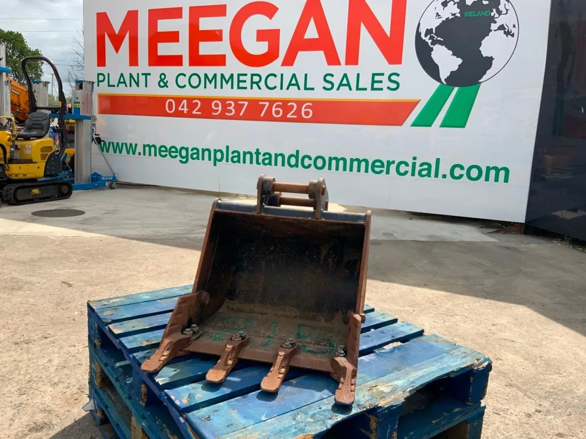 24" JCB MINI DIGGER BUCKET...35mm PINS........215 - Image 2