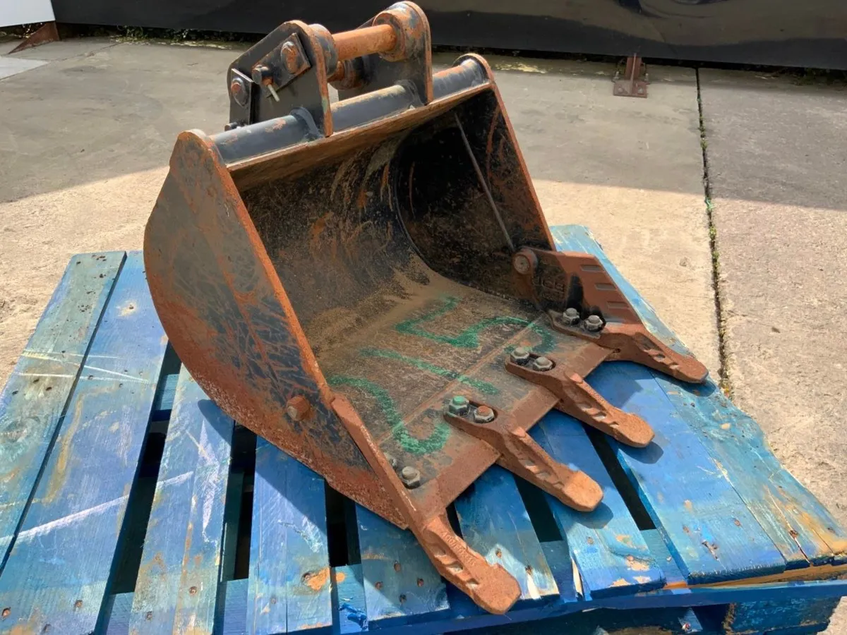24" JCB MINI DIGGER BUCKET...35mm PINS........215 - Image 4