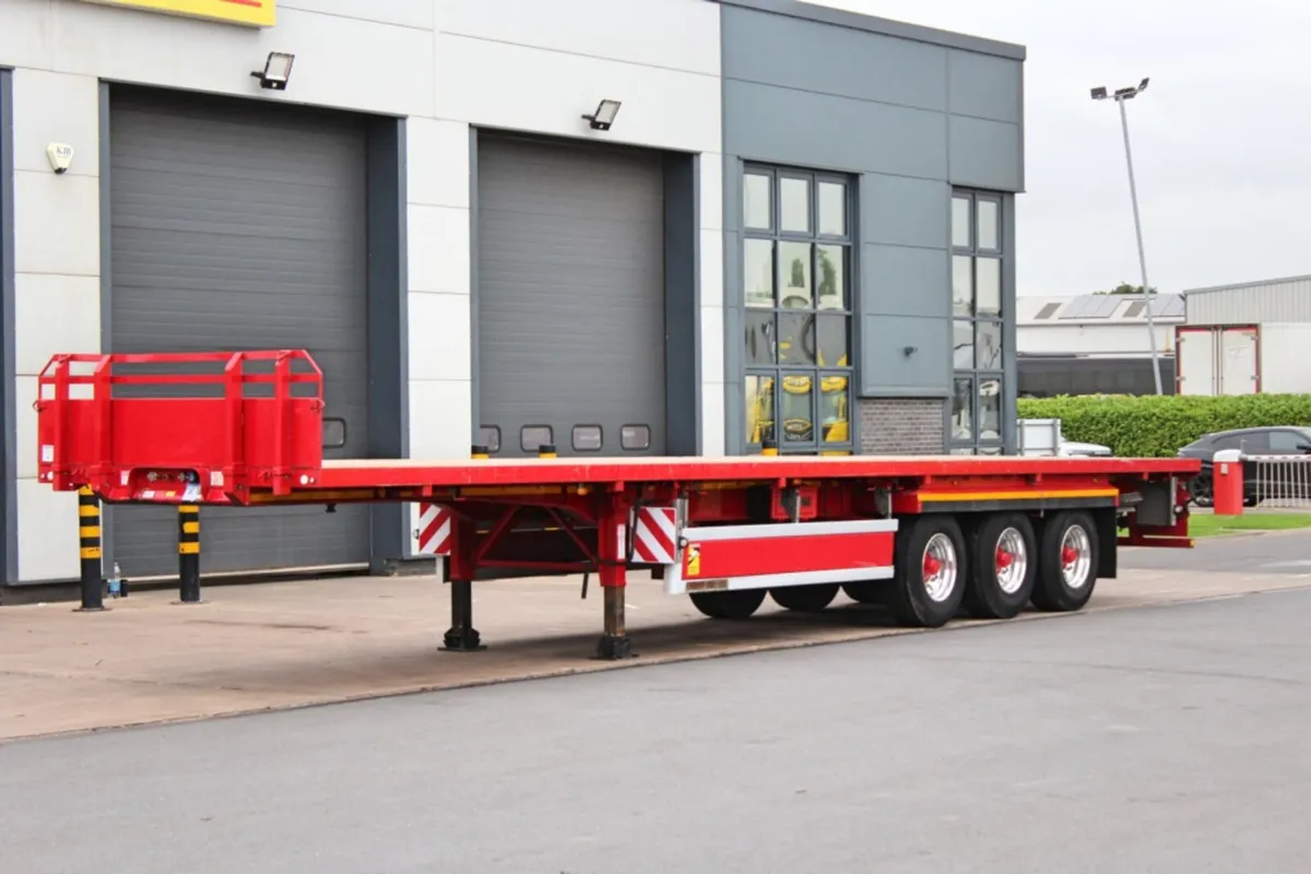 2021 DENNISON TRI- AXLE FLATBED TRAILER - Image 3