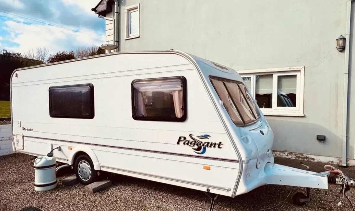 07 Bailey 4/5 berth with remote mover - Image 1