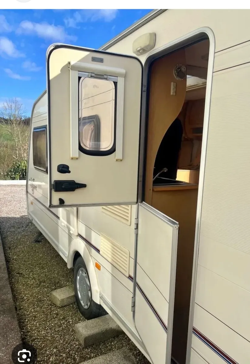 07 Bailey 4/5 berth with remote mover - Image 2