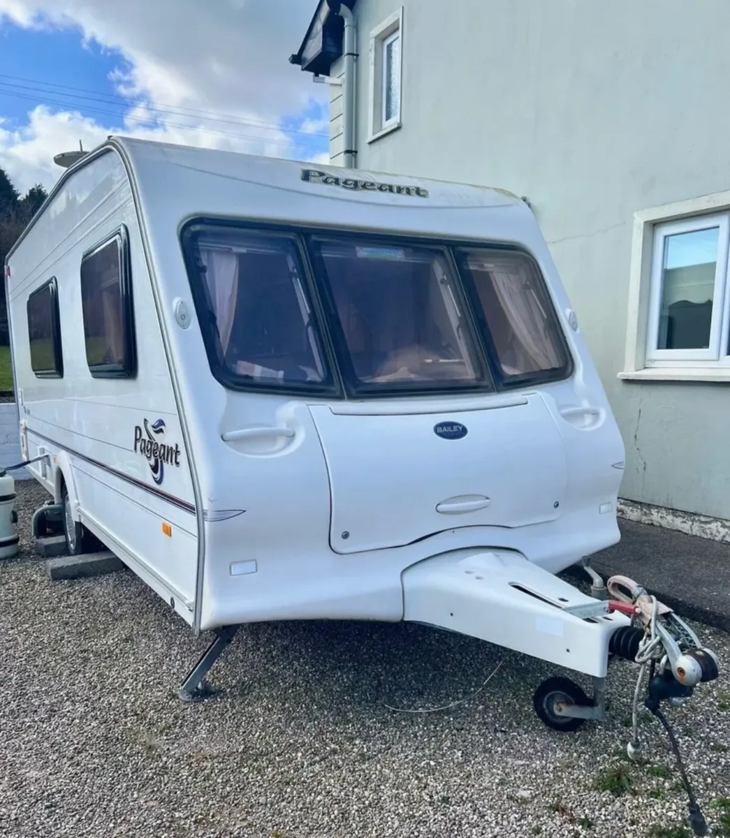 07 Bailey 4/5 berth with remote mover - Image 3