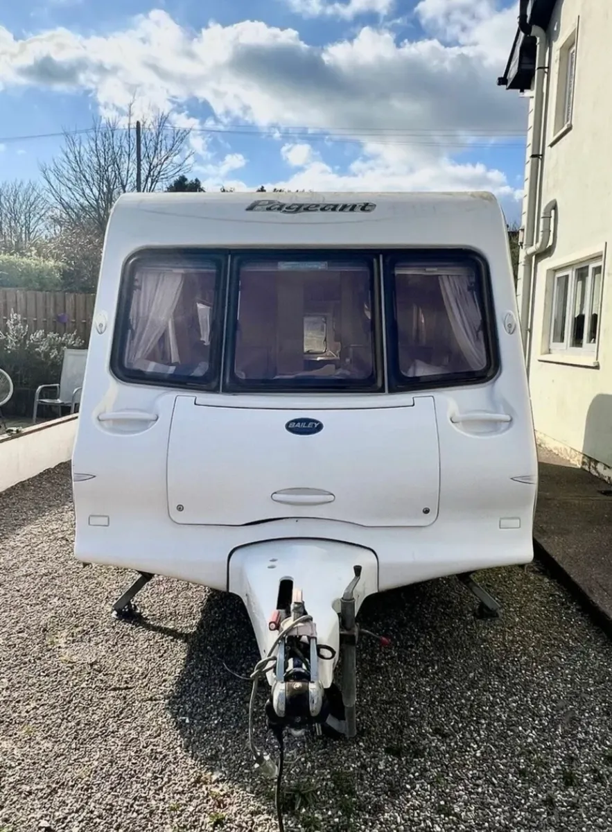 07 Bailey 4/5 berth with remote mover - Image 4