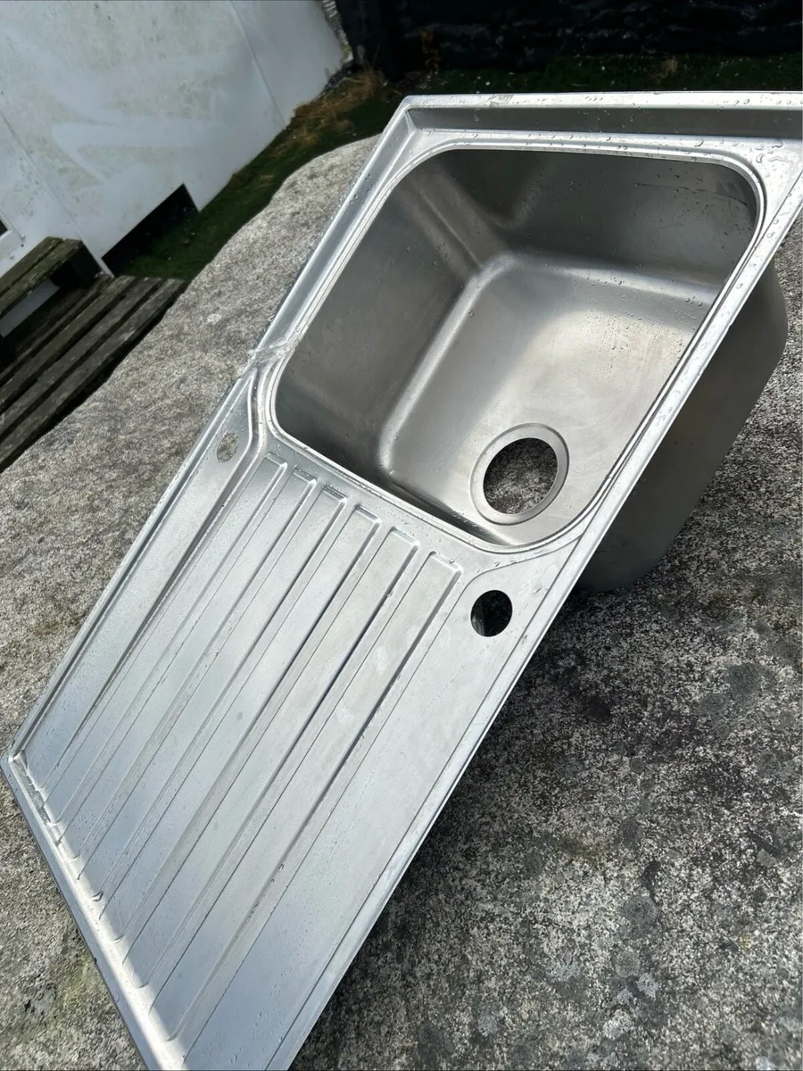 Kitchen sink - Image 1