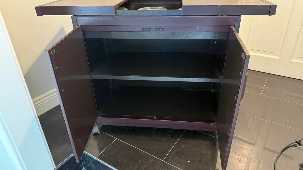 Heated hostess trolley - Image 2