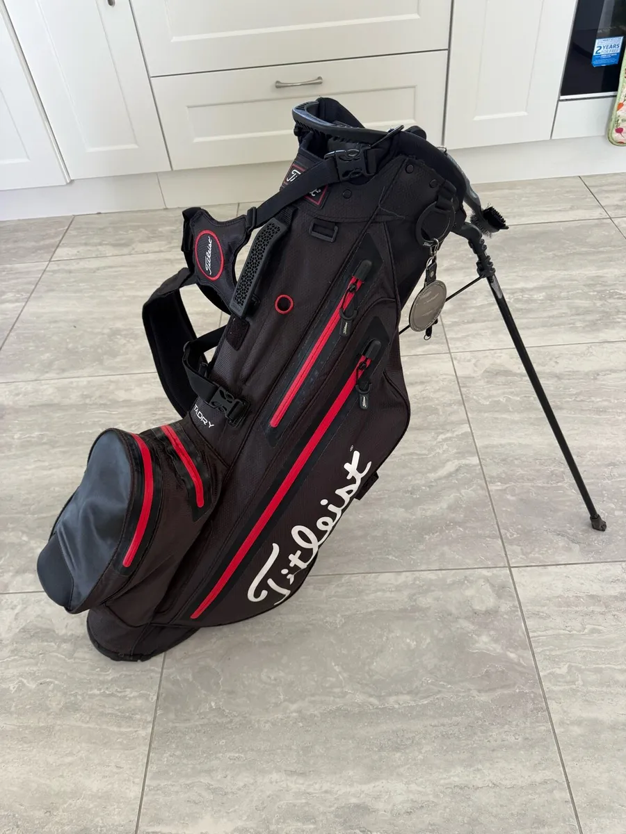 Titleist StayDry Stand Bag - Image 1