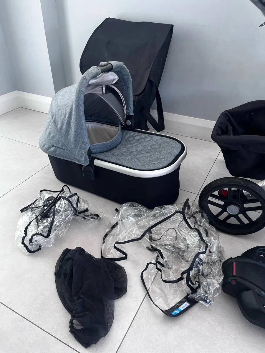 Uppababy V2 & Car Seat - Image 3