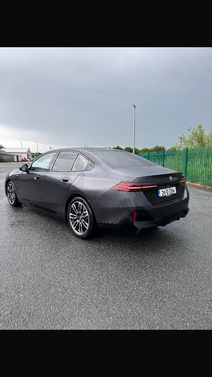 BMW 5-Series 2024 - Image 2