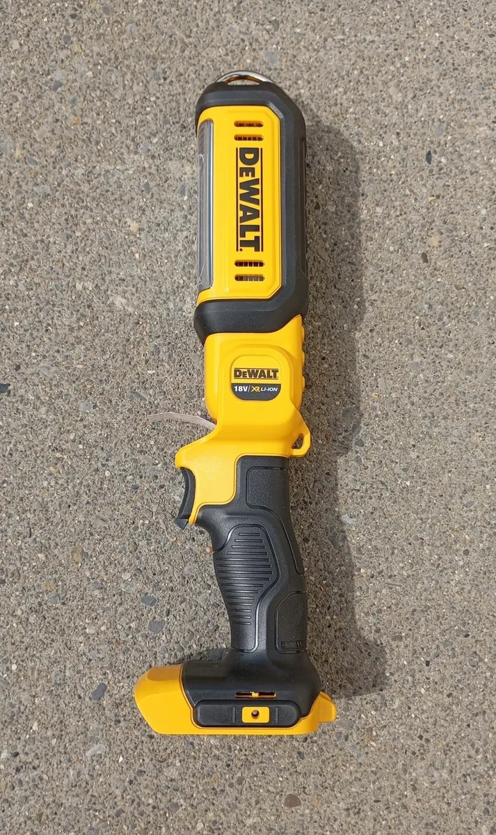 DeWalt LED Torch and Battery (New) - Image 3