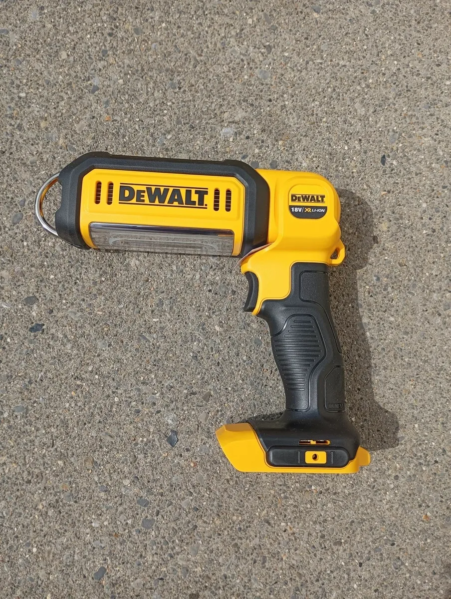 DeWalt LED Torch and Battery (New) - Image 4