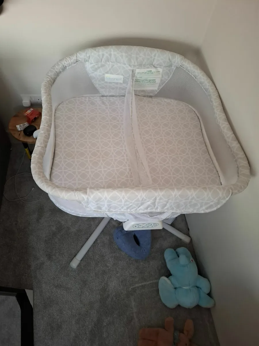 halo bassinest twin swivel sleeper - Image 3
