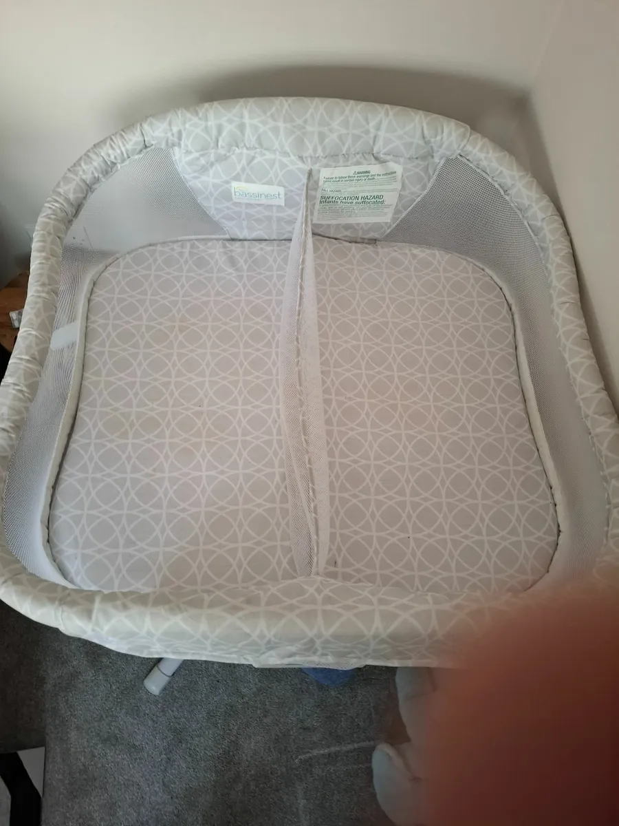 halo bassinest twin swivel sleeper - Image 4