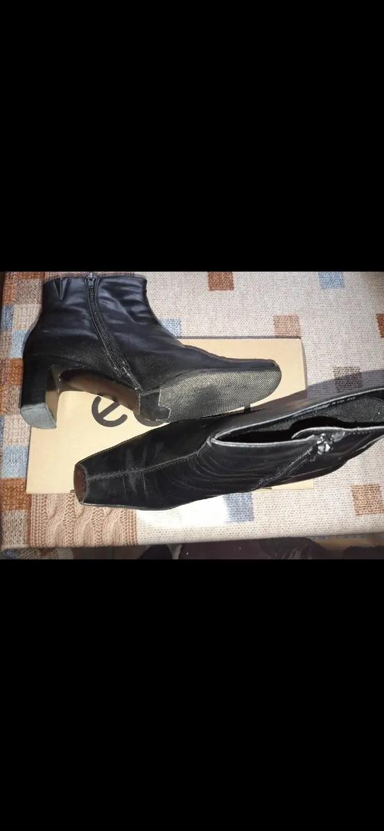 Boots - Image 1