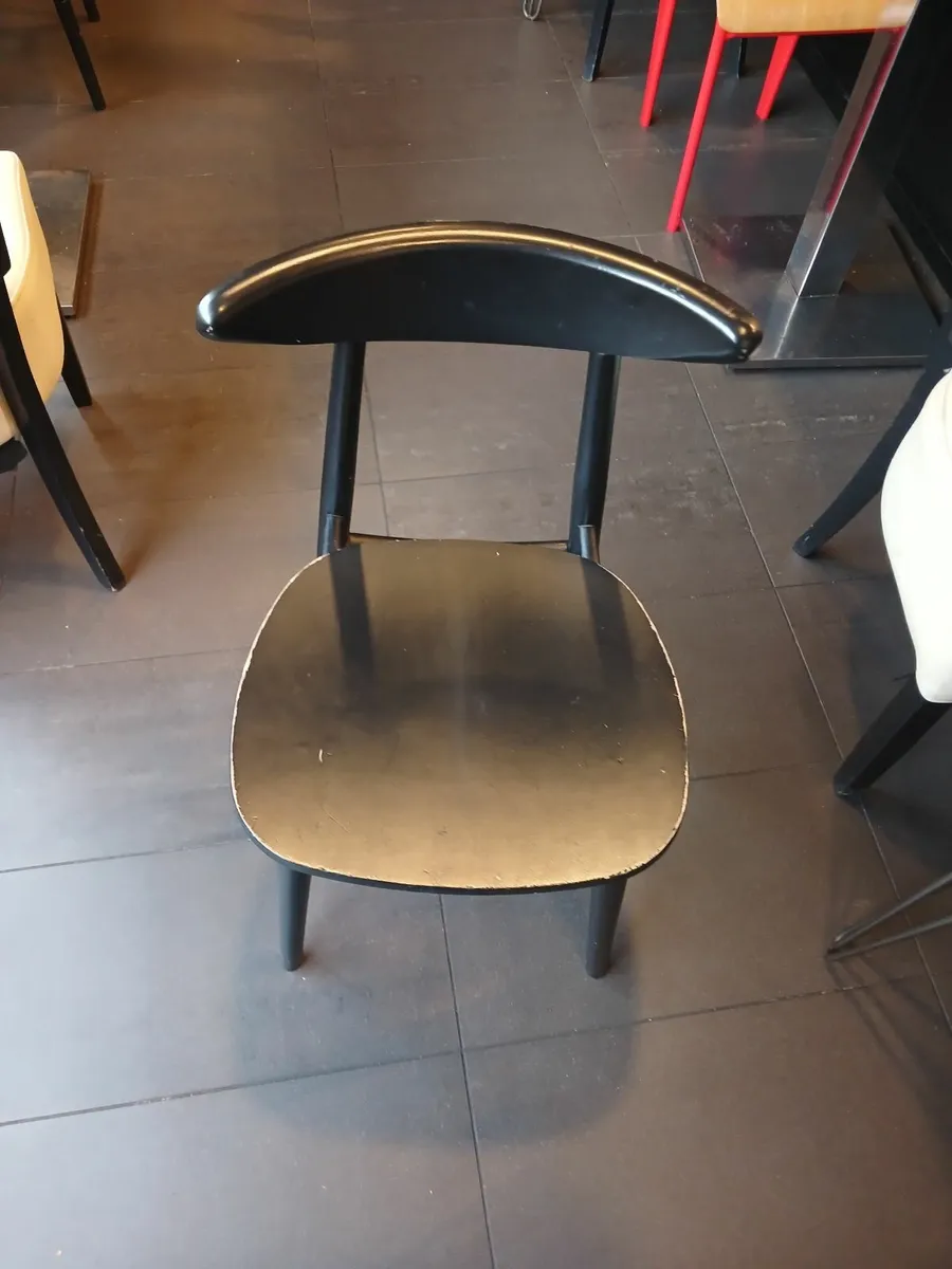 Table and chairs - Image 4