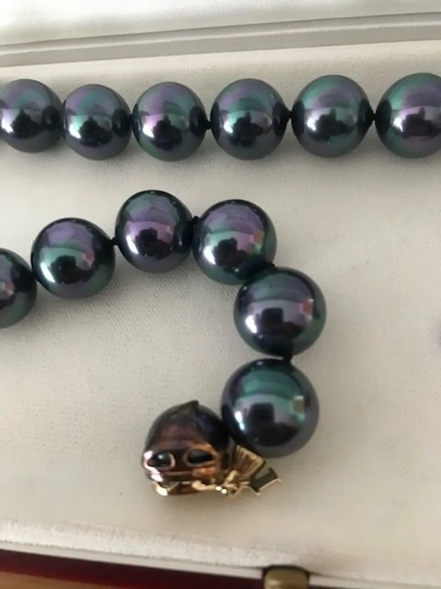 REDUCED TO SELL: Vintage Majorica Faux Black/Tahitian Pearl Necklace - Image 4