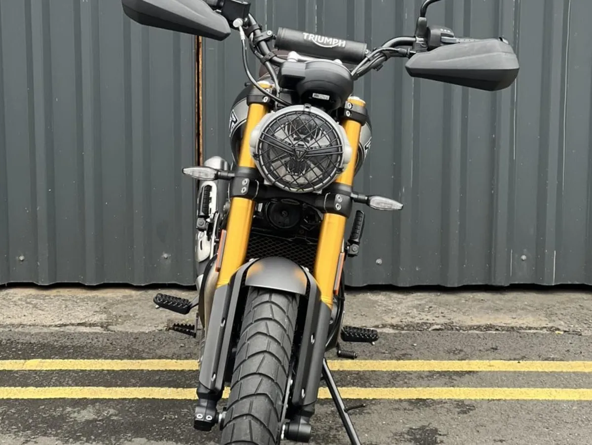 Ex-Demo 2024 Triumph Scrambler 400 X – Phantom Bla - Image 2