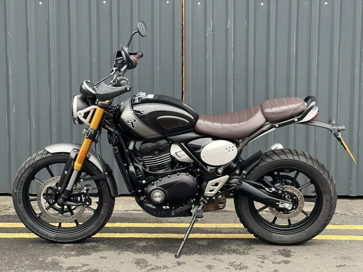 Ex-Demo 2024 Triumph Scrambler 400 X – Phantom Bla - Image 3