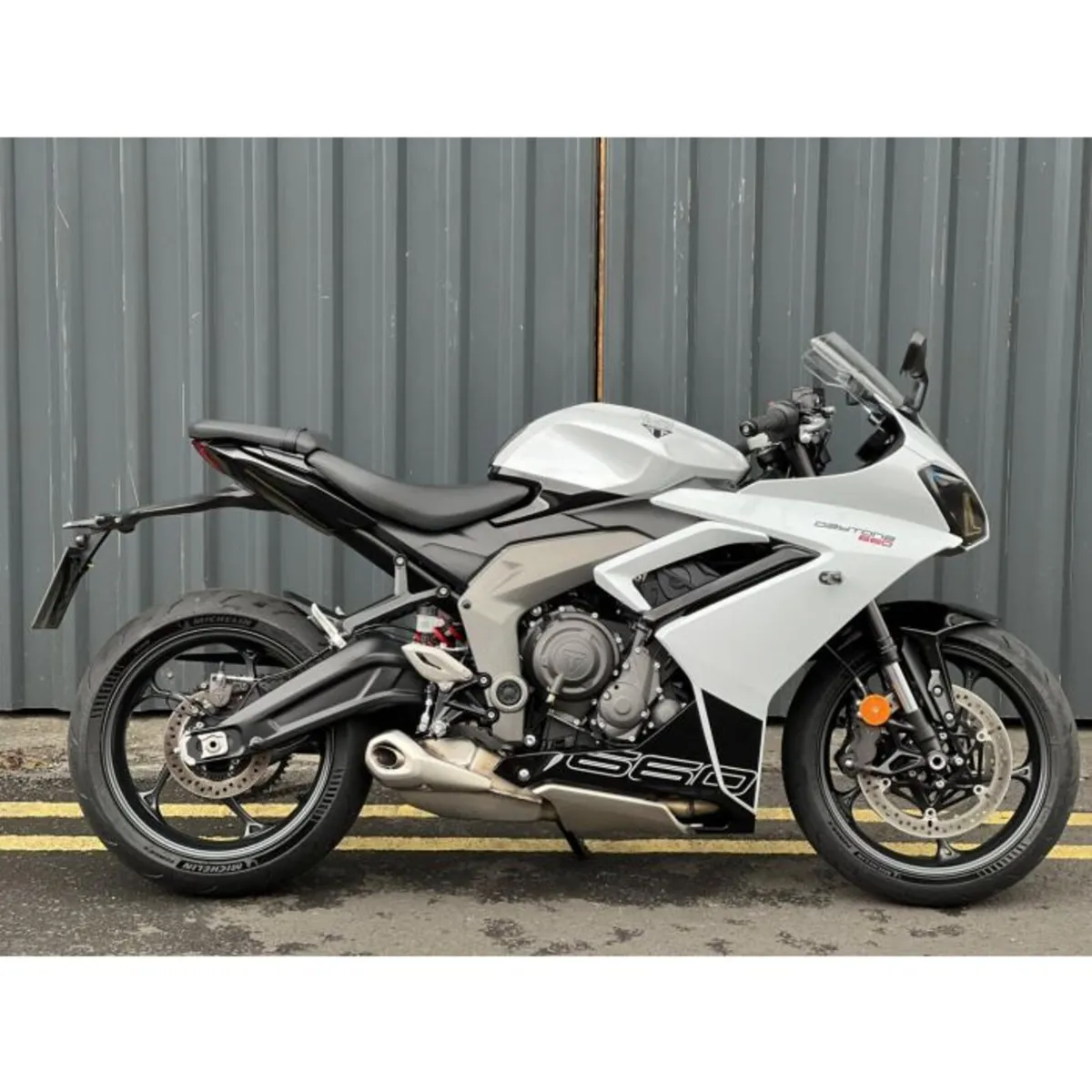 Ex-Demo 2024 Triumph Daytona 660 – Pearl White - Image 1