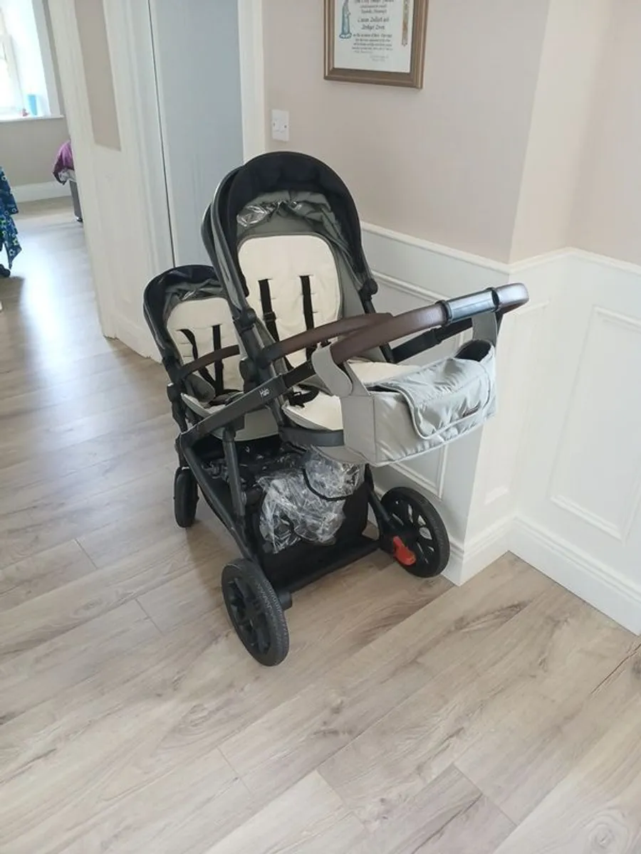 twin - Image 1