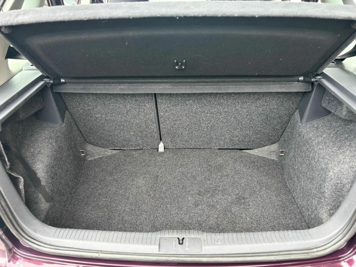 Volkswagen Polo 2004 - Image 2