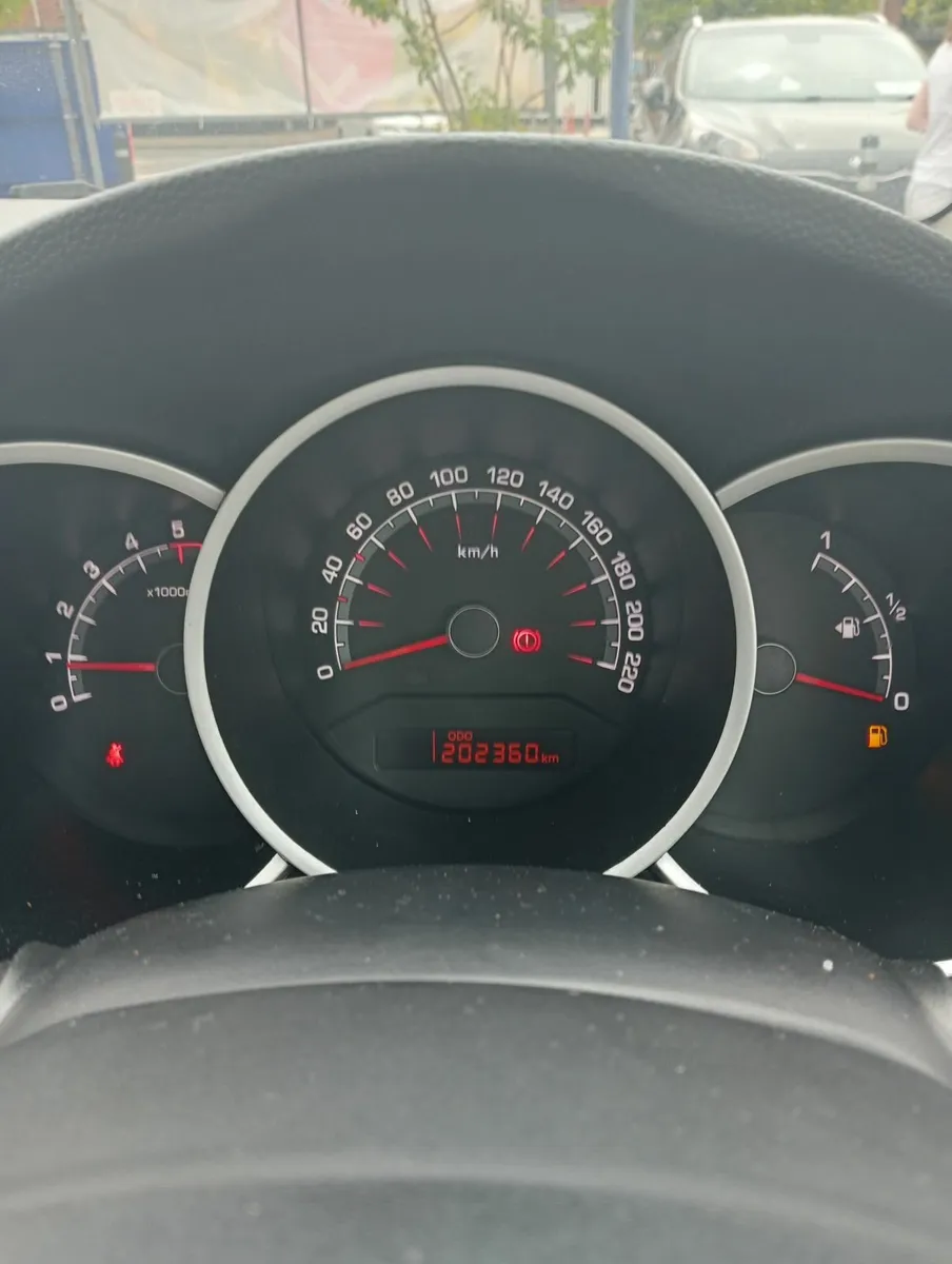 Kia Venga 2014 - Image 2