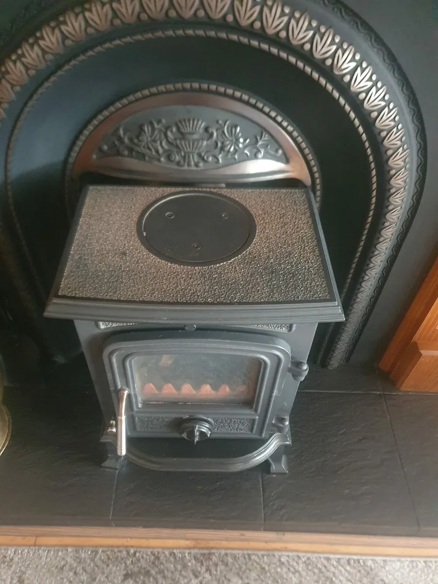 Free standing stove - Image 1