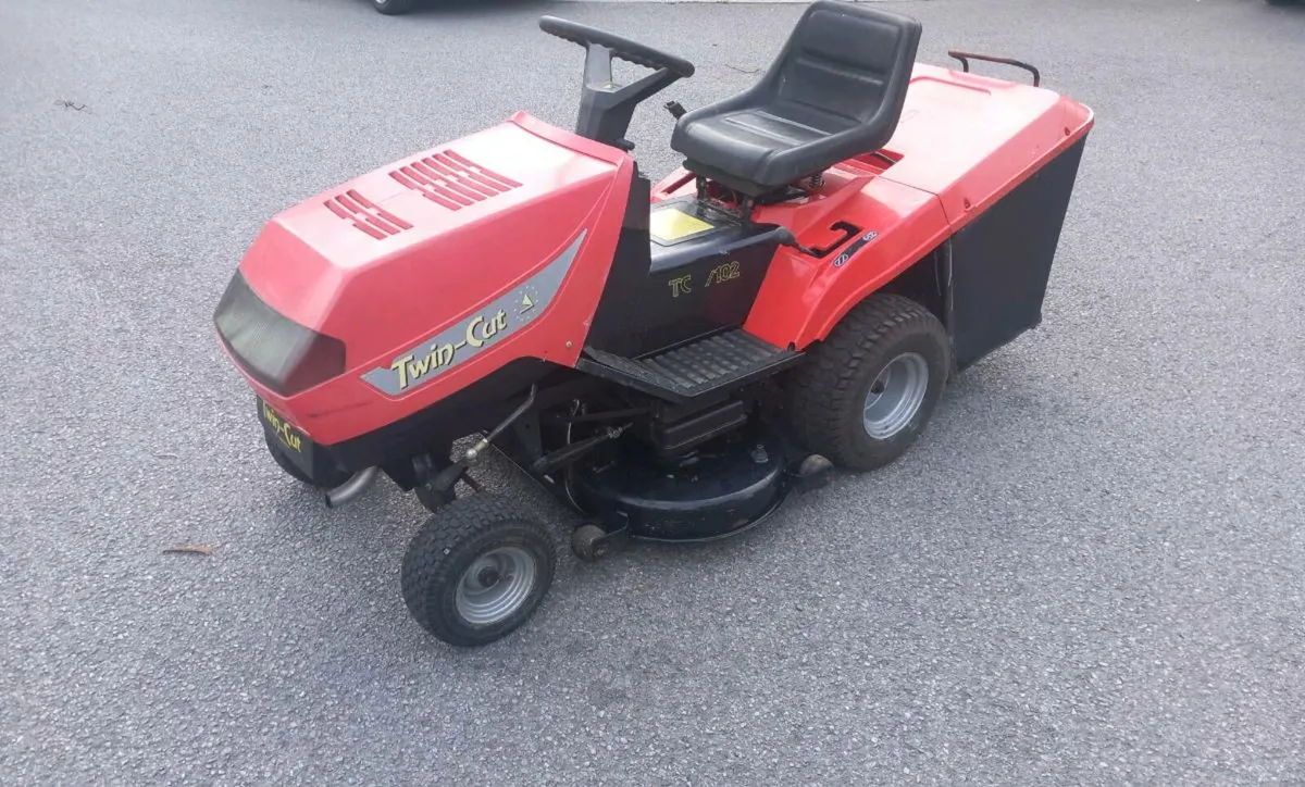 Ride on lawnmower - Image 1