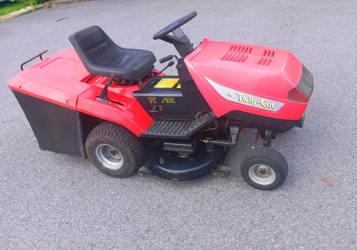 Ride on lawnmower - Image 2