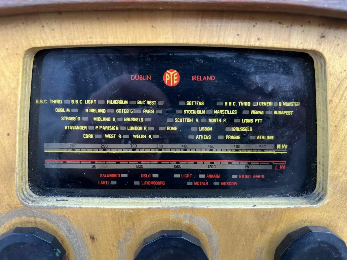 Antique Irish radio - Image 4