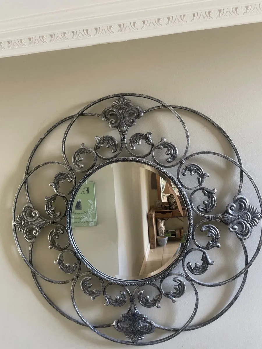 Hall/living room circle Mirror - Image 1