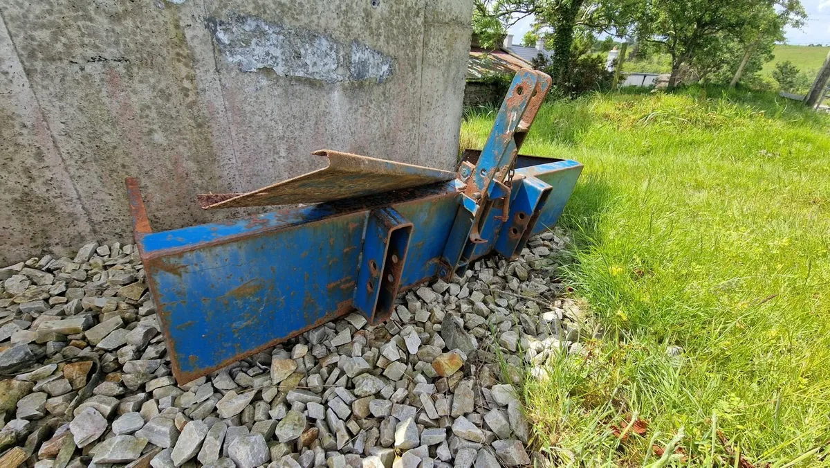 Ifor williams plant trailer & bale handlers. - Image 4