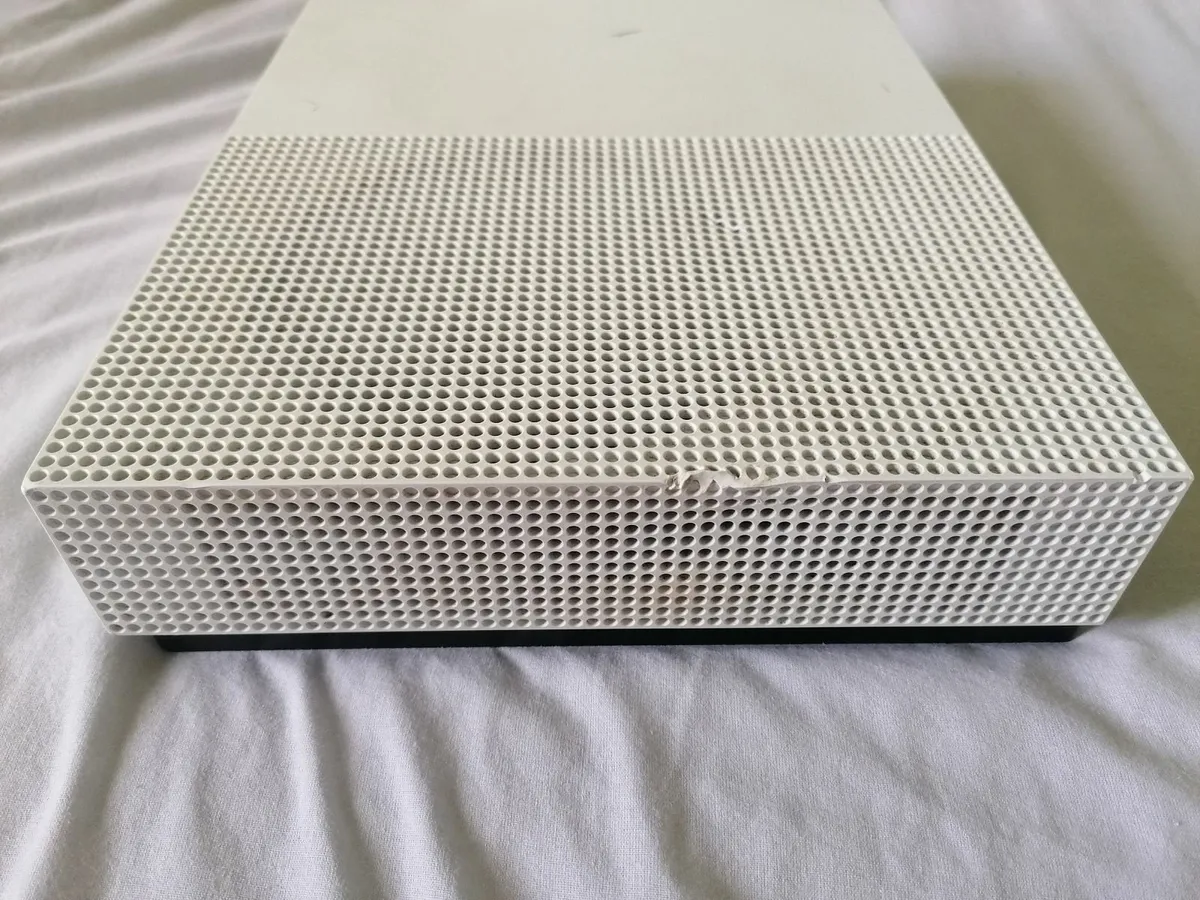Xbox One S Bundle – 1TB Console +Series Controller - Image 3