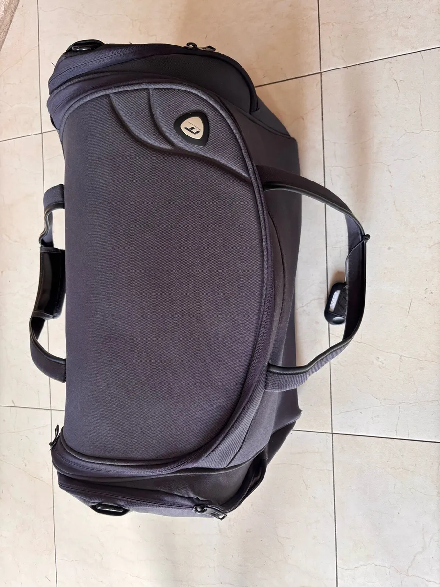 Travel bag / luggage / sports bag - Image 3