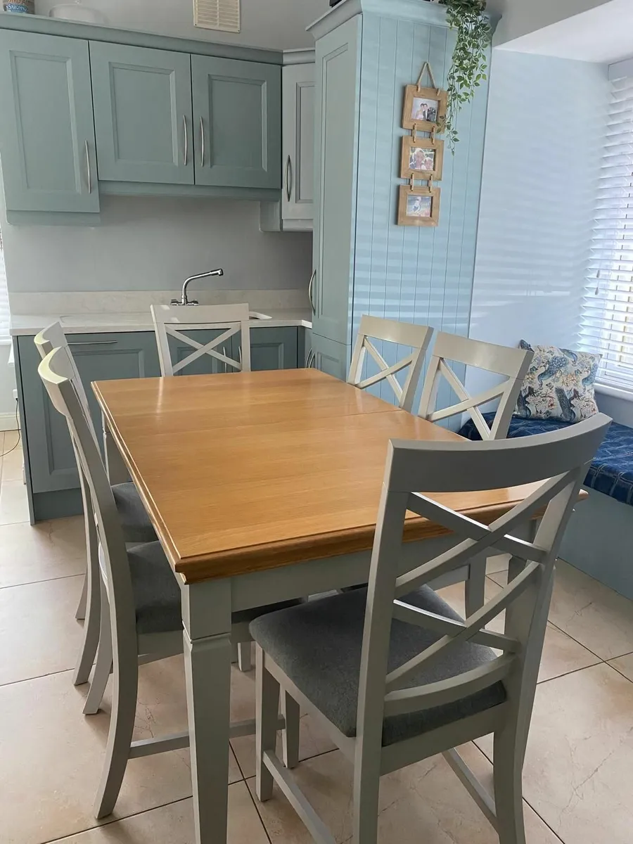 dining table - 6 chairs- extendable - Image 2