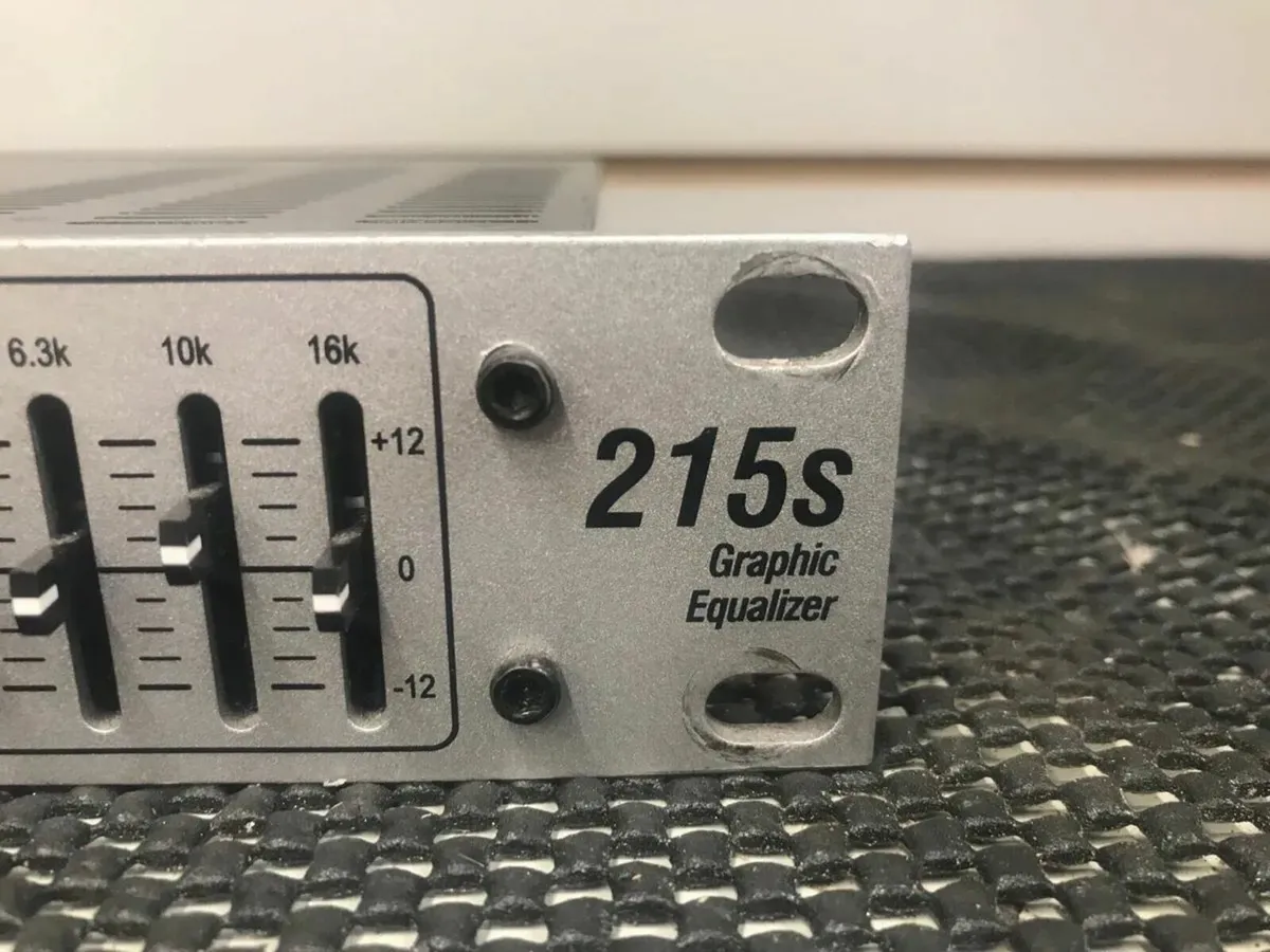 DBX 215s Graphics Equalizer - Image 3