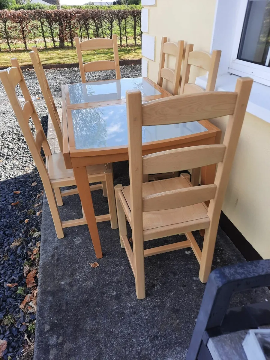 Kitchen table and chairs - Image 4