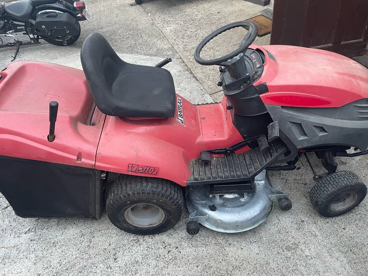 Castelgarden mower 17.5 HP hydrostatic - Image 1