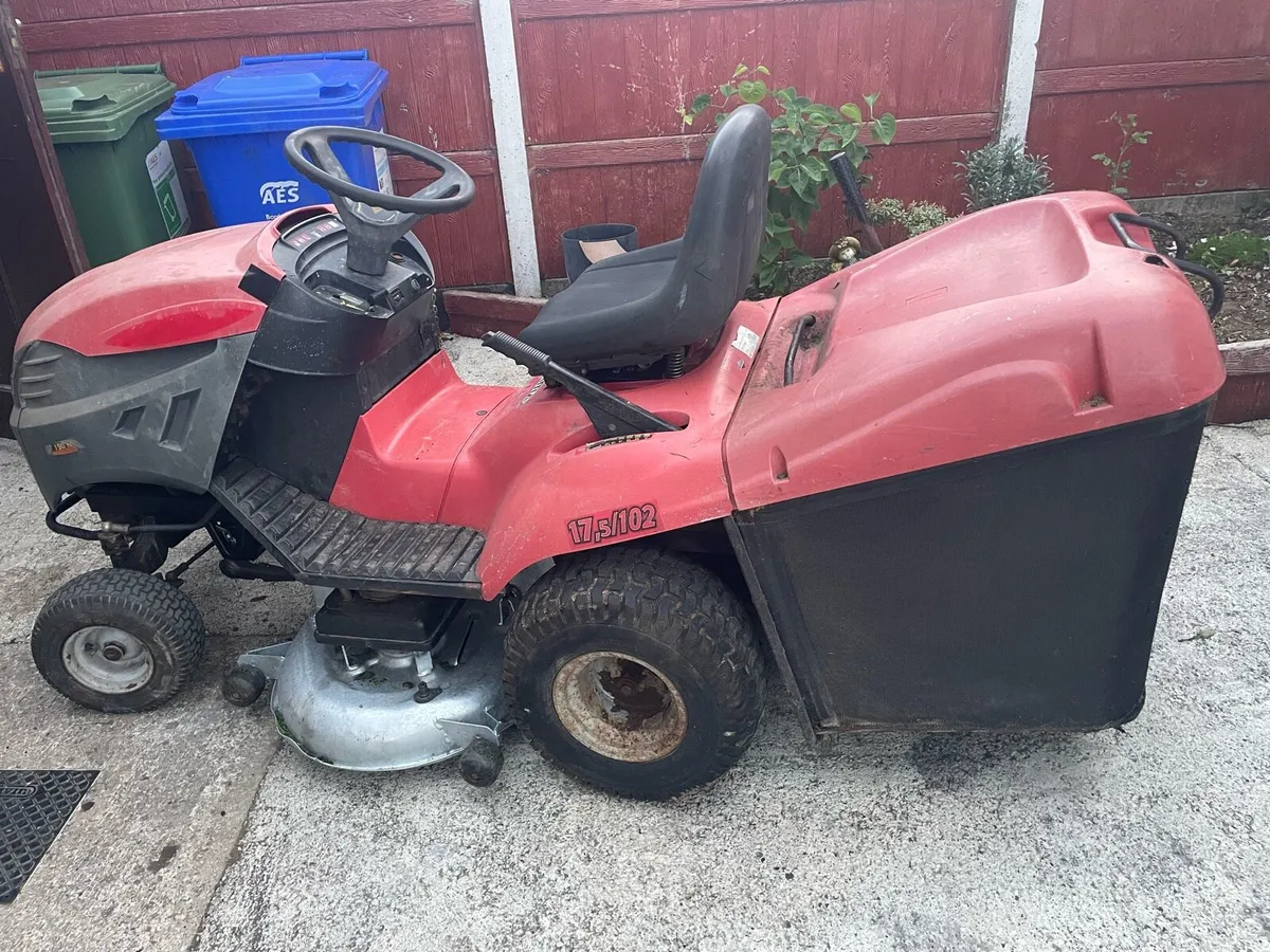 Castelgarden mower 17.5 HP hydrostatic - Image 2